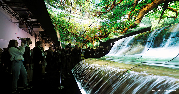 TECH-CES/ curved-oled-720