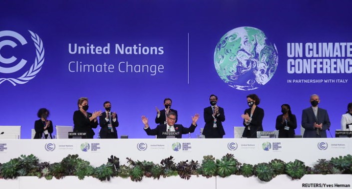 COP26 President Alok Sharma gestures as he receives applause during the UN Climate Change Conference (COP26) in Glasgow, Scotland, UK, 13 November 2021.