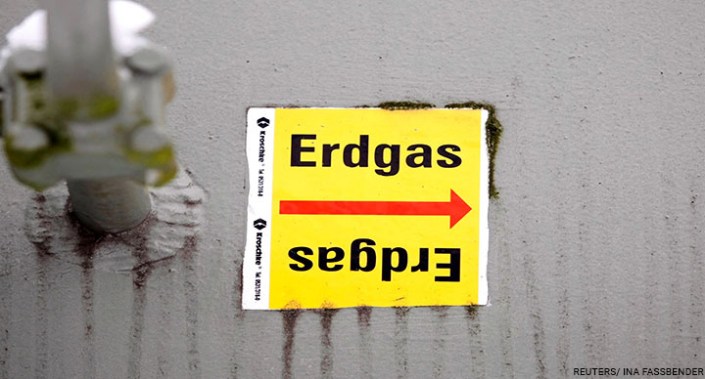 A sign 'natural gas' is pictured at a compressor station of RWE in the western town of Huenxe 7 January 2009.